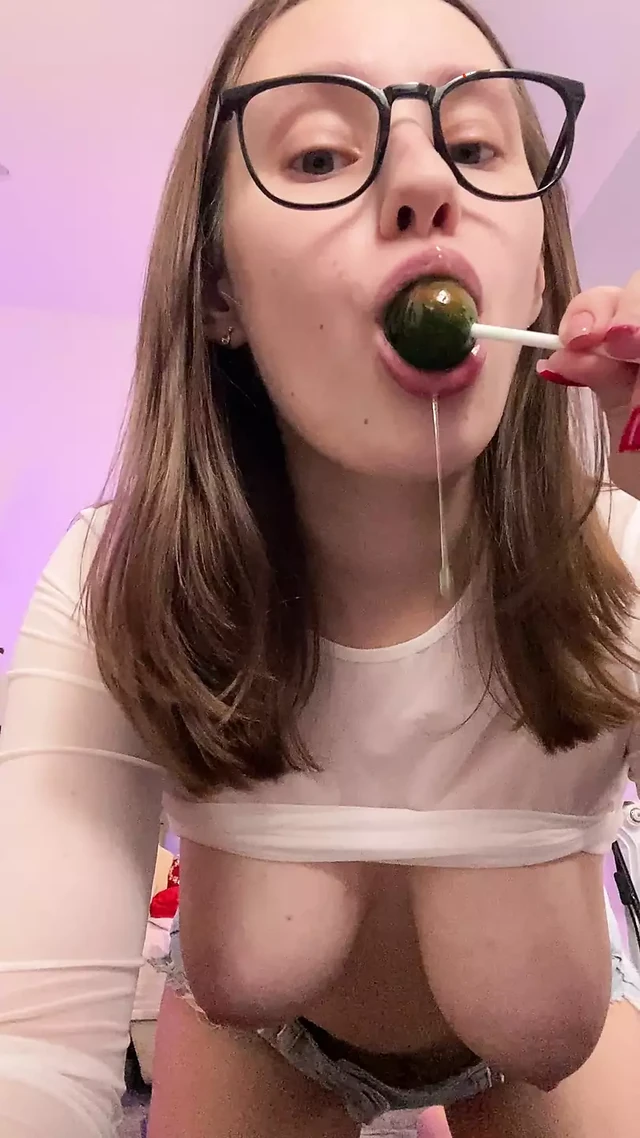 lick lollipop                love