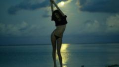 Alessandra Ambrosio - luz de luna