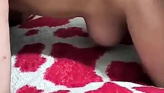 Aku pamer kaki kotorku di depan kamera sambil dicrot di dalam sama pria dominan kulit hitamku