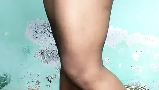 Hintli üvey anne büyük göt gösterisi