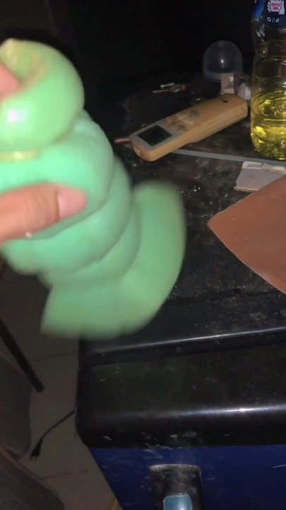 Must-see moment from "Sneak up to look at the construction worker's room I hired to work"