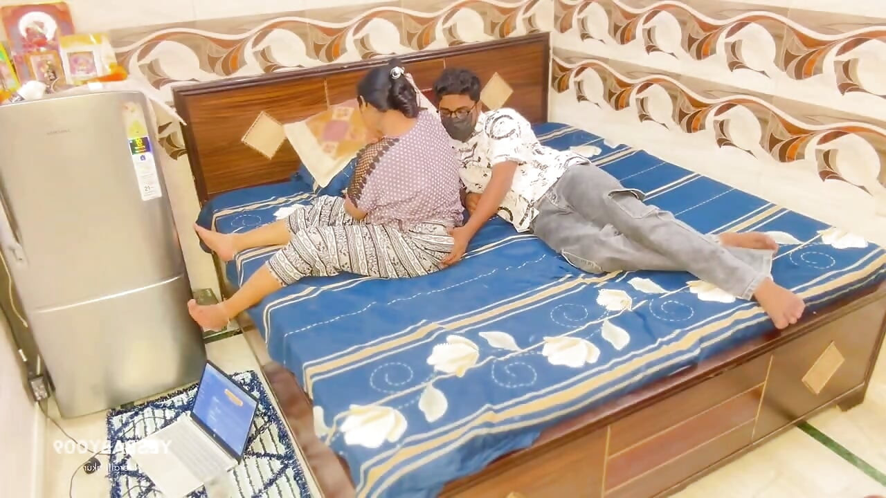 Sexo caseiro hardcore privado de marido e mulher indianos a noite toda