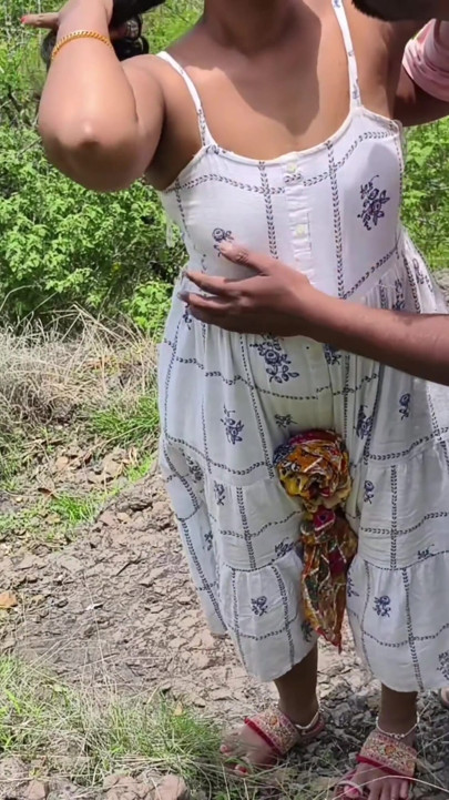 Ινδή Μαράθι Kavita Bhabhi ( Vahini ) απατά τον άντρα με τον εραστή της στη ζούγκλα | Κλιπ 1
