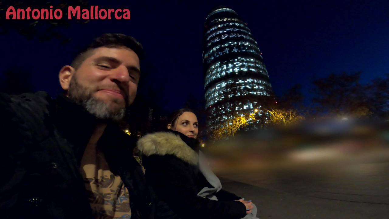 在我丢了airbnb后，热辣的大屁股西班牙人邀请我去她的酒店房间