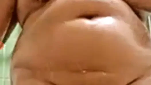 Am morgen zu baden war so kalt, dass ich meine selbst hören wollte, indem ich musterbating machte