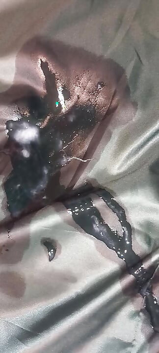 قذف المنوية على بطانة معطف فرو مزيف