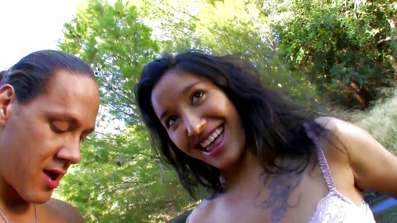 Po prostu legalnie moja sąsiadka brunetka latina dziwka ją dostaje