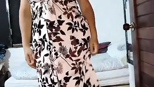 Tante semok ini lagi asik ngusap memeknya sama pacarnya georgi