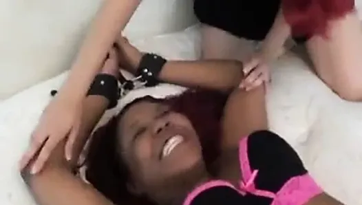 Pure Fetish: Armpit licking + tickling lesbians.