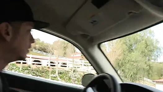 Pelacur muda yang lucu disetubuhi oleh kontol yang terlalu besar