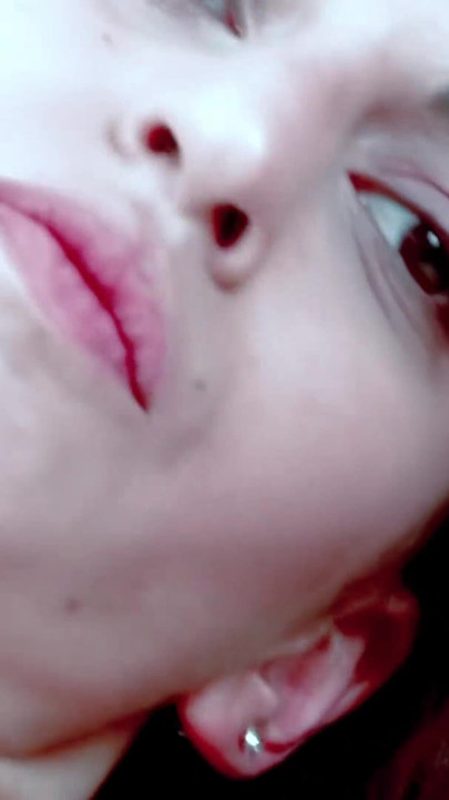 ナティピンク:ナティピンク、タイトなラティーナのランジェリー姿のストリップ