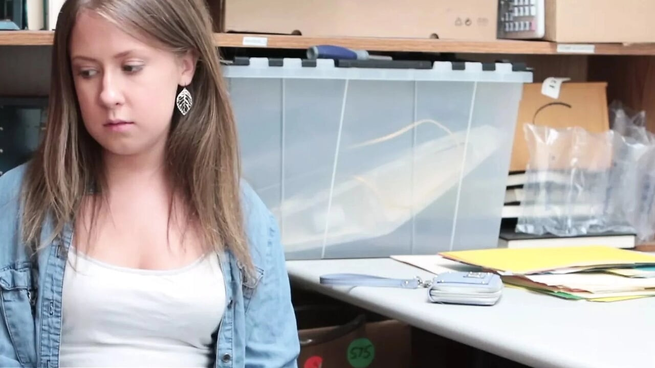 Shoplyfter - Pretty Petite Babe Brooke Bliss Bends Over The Officer's Desk And Spreads Her Legs