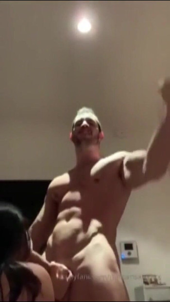 Klíčový okamžik od "SELFIE ŠUKÁNÍ - HEDONISMUS ALPHA MALE"