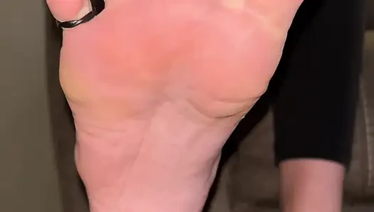 Пальцы ног с кольцом и игнорируют ступни Ivy