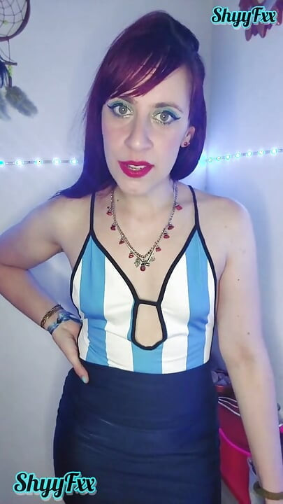Shyyfxx, votre patron argentin célèbre le recrutement de petites humiliant une femdom, coaching masturbatoire