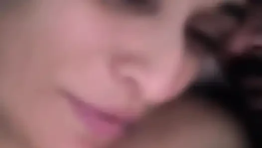 Ich habe gerade ein bisschen angezogen ... Nur für mich selbst... oder vielleicht auch für dich, was denkst du?