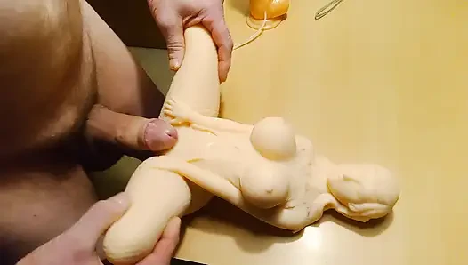 Yeni bebeğim sikiliyor ve dolduruluyor