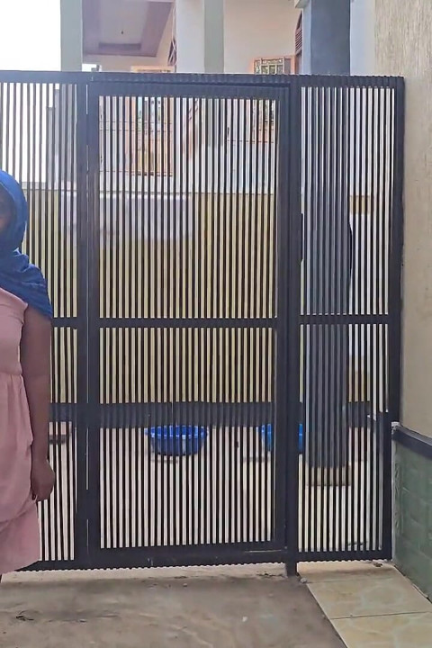 The Girl with Round Ass and Cute Pussy