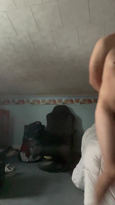 裸で縛られ口を塞がれている