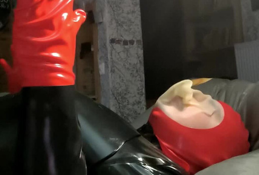 13 min breathplay in latex mask with electric stimulation