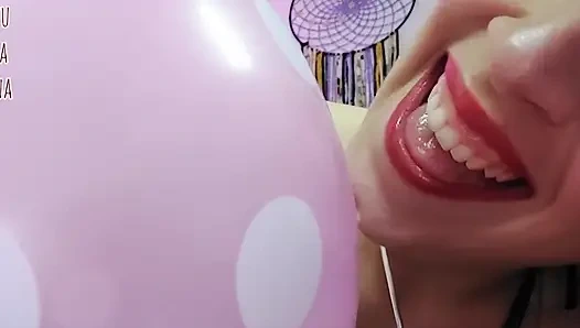 ShyyFxx rubs and pops balloons with her ass!