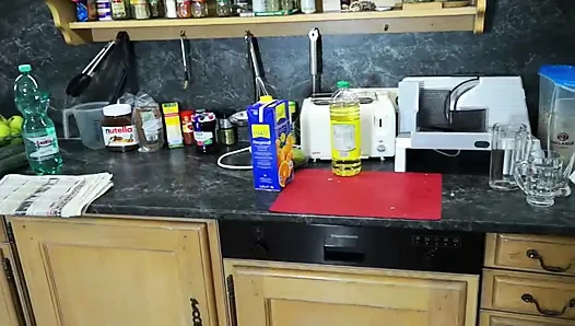 Милфу-блондинку из Франции трахнули межгодяком после душа