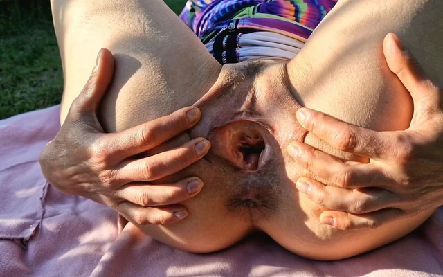 Outdoors Nude and Peeing