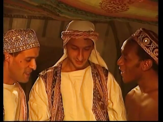 Hamba seks berganda dikongkek oleh tuan Arab
