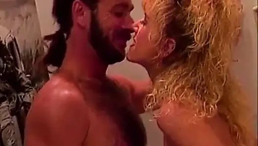 Жадную Анжелику Беллу сняли на видео во время безжалостного анала