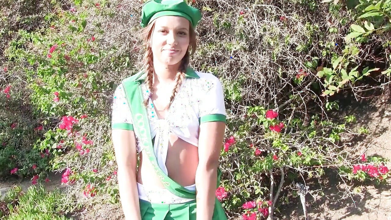 Horny Teen Liza Rowe Trades Cookies For Cock- Perv Milfs n Teens