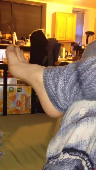 Foot rubbing tease (Foot Fetish)