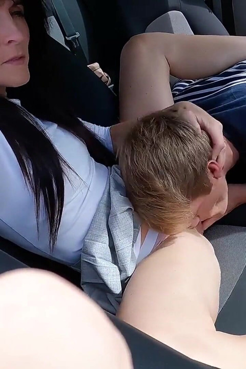 Cheating BF on back seats in Mr. Pussylicking car