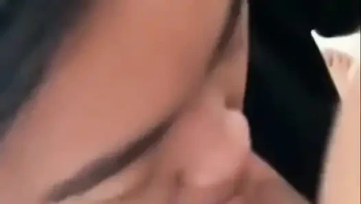 Üvey kız kardeşimin pürüzsüz amcığı