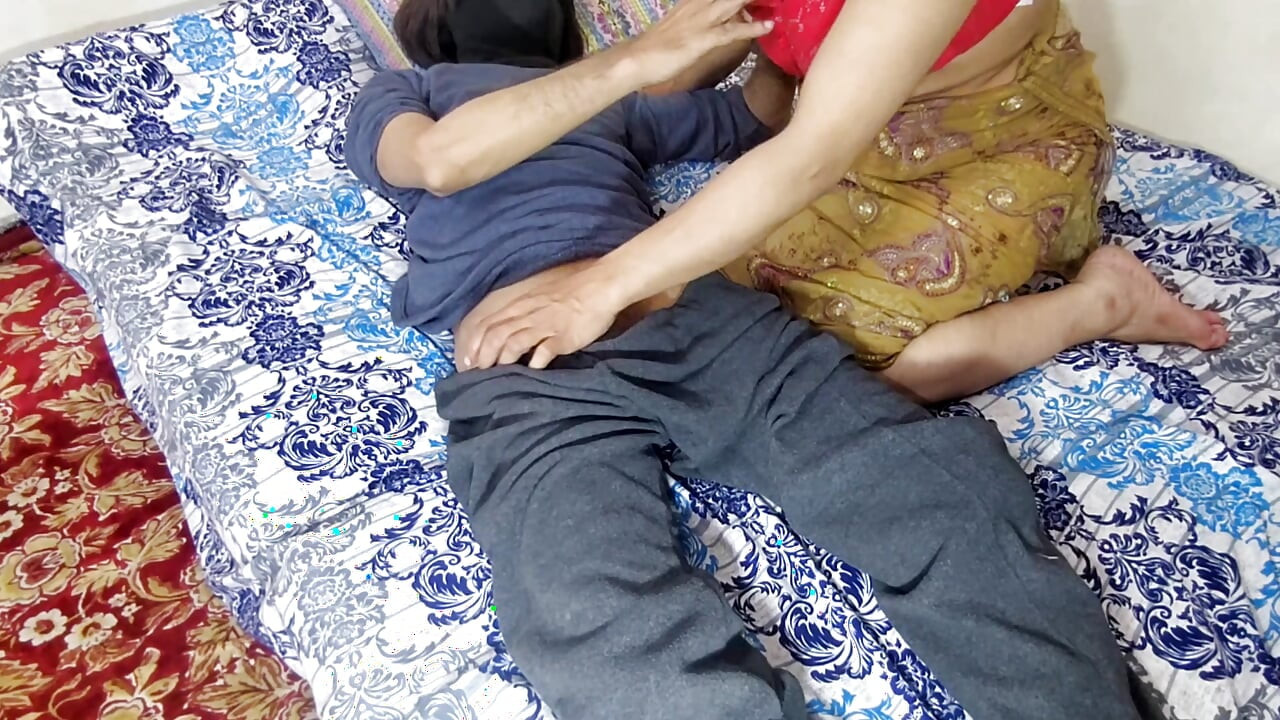 रोमांटिक बॉलीवुड स्टाइल में सारा के साथ काउगर्ल चुदाई