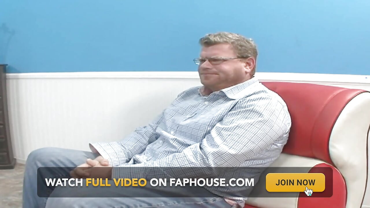 Amatör amcığın güzel neşeli deliği şişman yarakla sikişmek için geniş açık bekliyor