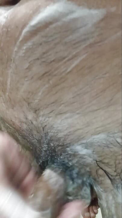 Solo beautiful big all in foam, unpleasant hand masturbation!