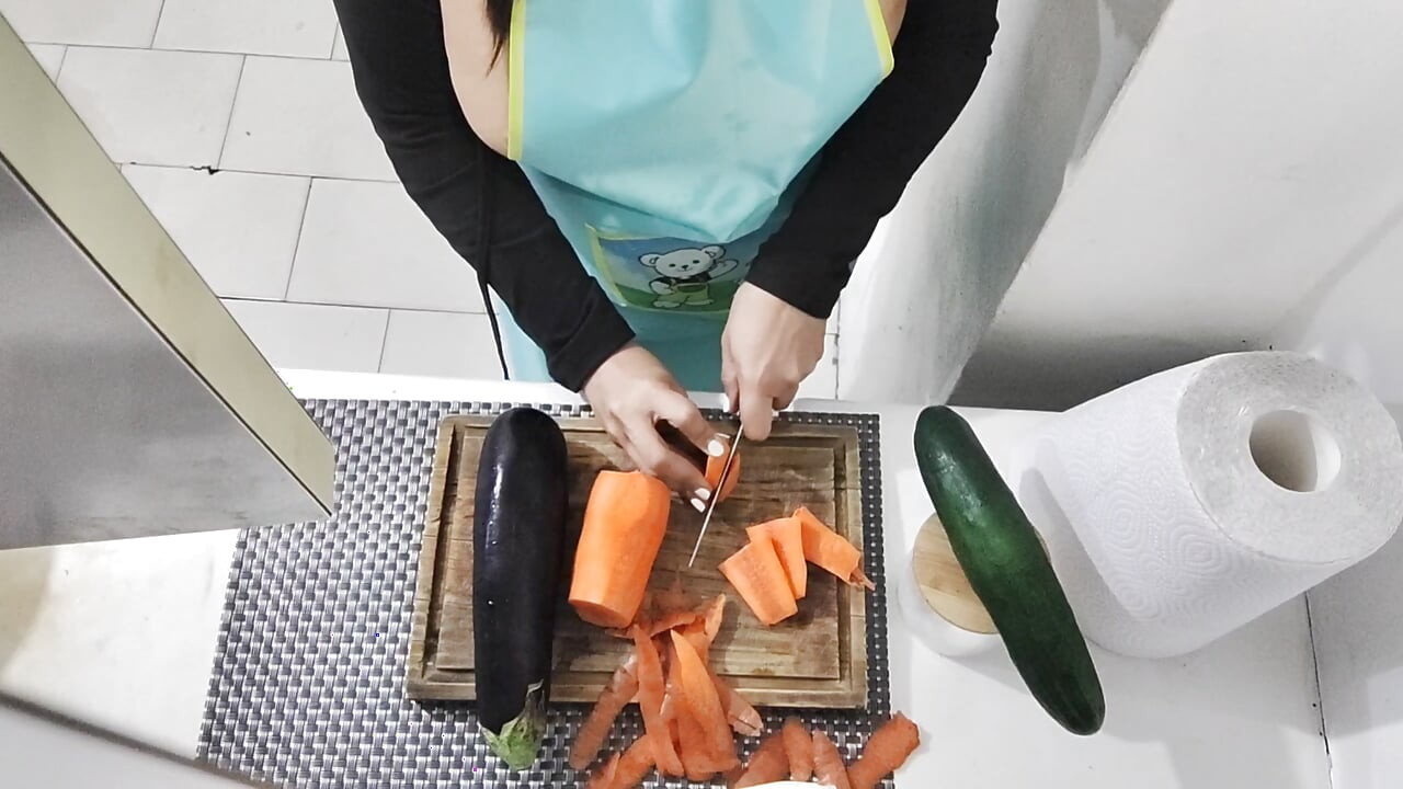 I shove a huge cucumber up my hungry asshole - Fetish