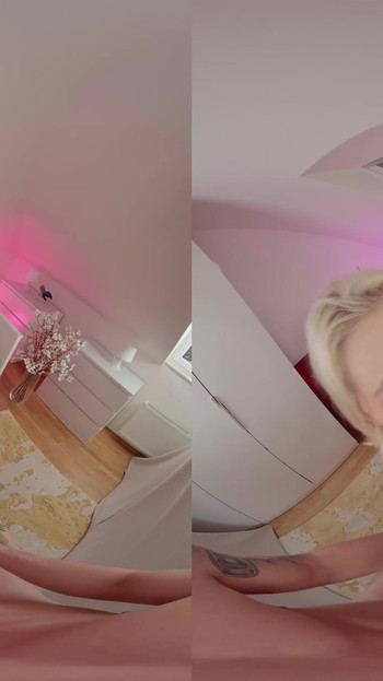 Σημαντική στιγμή από το "18VR Jessie Ames Loves Using Those Elegant Feet To Warm You Up"