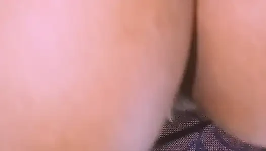 I fucked the expatriate's wife at her home.