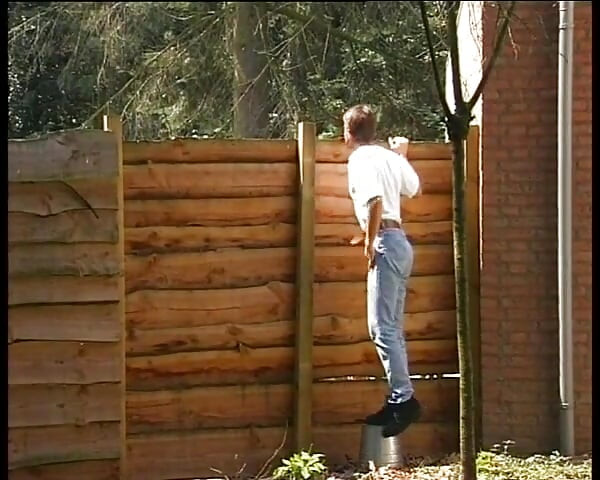 ドイツの扉の裏で熱心にやられる