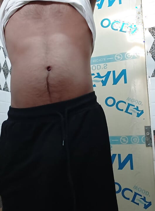 18 Y BOY PEE AND CUM SHOT  IN WASHROOM