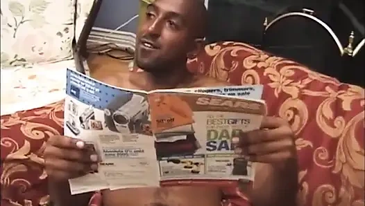 Hitam dan putih memek hitam besar menyetubuhi seks threesome