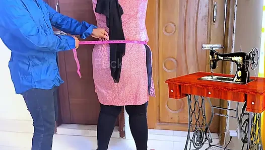 Terzi ve iri güzel kadın ateşli müşteri dükkanda sikişiyor