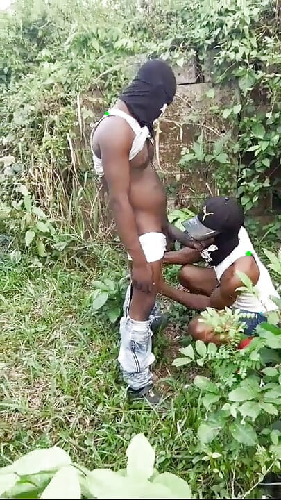 Felicidade é compartilhada, assista como um cara de 38 anos recebeu pau de 15 polegadas em sua primeira tentativa