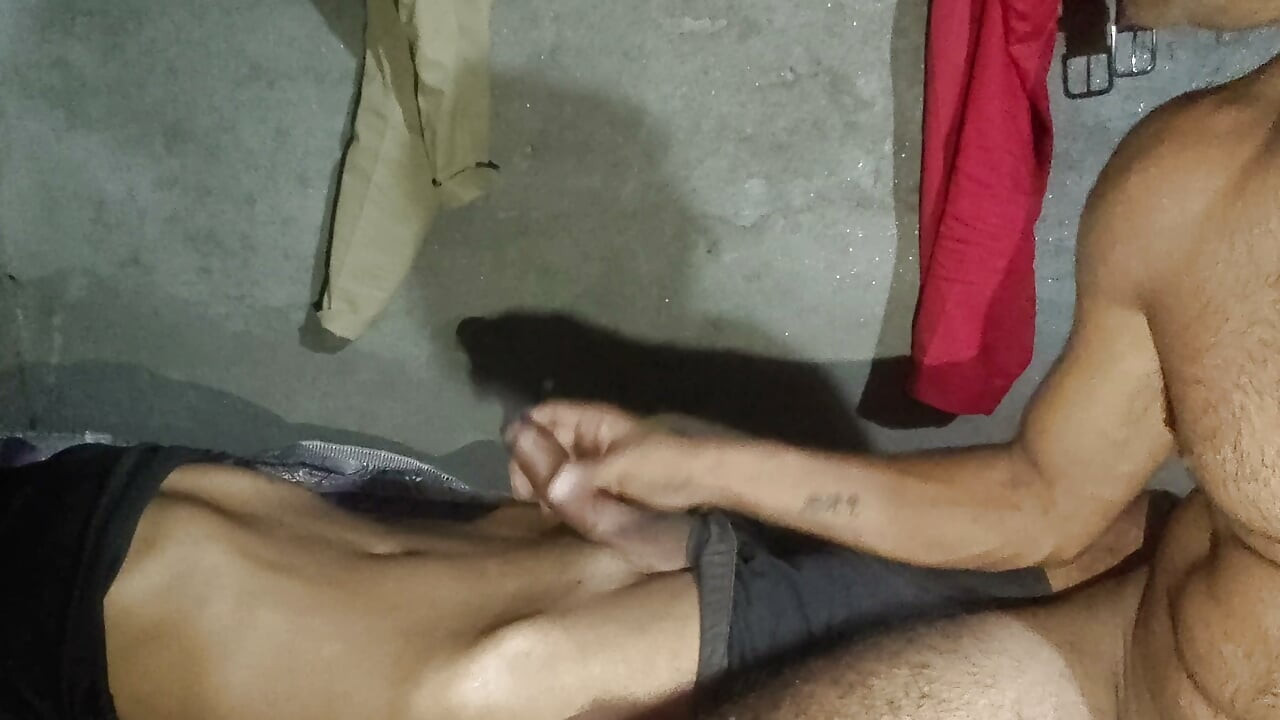 Bada Vishal land per bithakar dost ko ki Gand ki chudai hot tarike se Desi boy