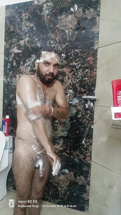 インド系デシ男性が隣の警察官とセックスを楽しむ