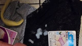 Deuxième goutte de sperme sur la culotte d'une étudiante chinoise en bikini