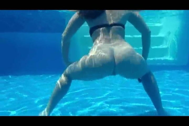 VP Pool Booty Clapping