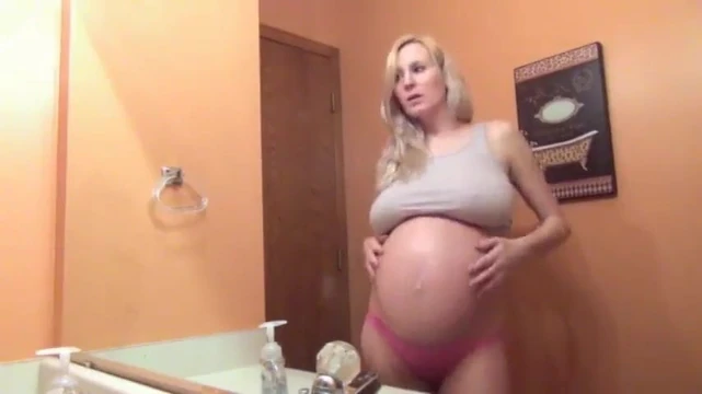 Pregnant solo 075