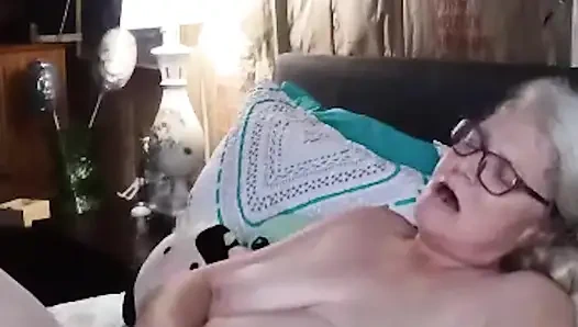 Seksi iri güzel kadın çıplak yoga yapıyor ve sonra boşalıyor!